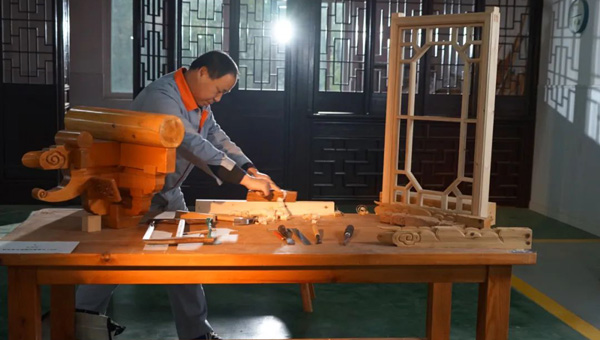 尊龙凯时[苏州景物园林设计,苏州景物园林施工,苏州文物古建修缮,苏州香山制造,苏州园林设计,苏州景物园林设计,苏州园林制造,苏州景物园林制造,苏州古修建修复]