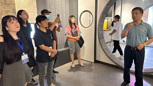 尊龙凯时[苏州景物园林设计,苏州景物园林施工,苏州文物古建修缮,苏州香山制造,苏州园林设计,苏州景物园林设计,苏州园林制造,苏州景物园林制造,苏州古修建修复]