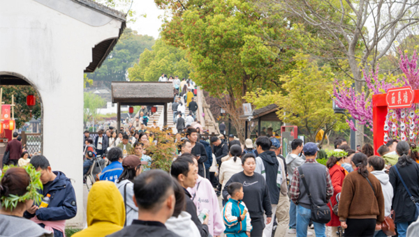 尊龙凯时[苏州景物园林设计,苏州景物园林施工,苏州文物古建修缮,苏州香山制造,苏州园林设计,苏州景物园林设计,苏州园林制造,苏州景物园林制造,苏州古修建修复]