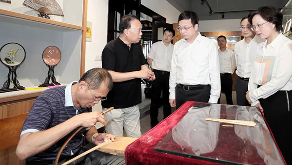 尊龙凯时[苏州景物园林设计,苏州景物园林施工,苏州文物古建修缮,苏州香山制造,苏州园林设计,苏州景物园林设计,苏州园林制造,苏州景物园林制造,苏州古修建修复]
